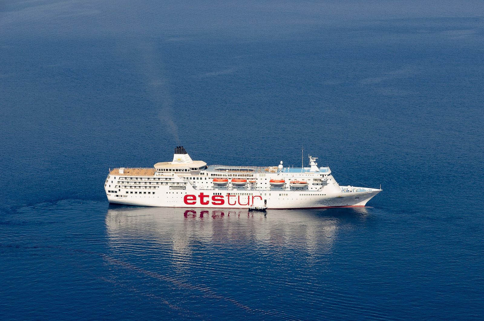 Cruise ships in the Santorini caldera